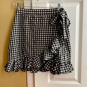 Cute adorable Wrap around white black checker skirt with frills hemline.